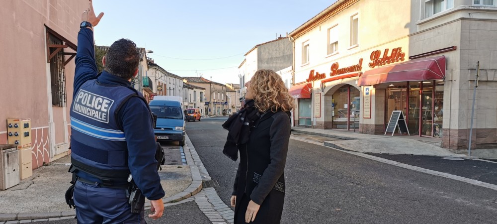 Le chef de la police municipal La ville de Bram s'équipe avec un système de vidéoprotection distribué et mis en place par les équipes SIPPRO Solutions IP Protection distributeur français de solutions de sûreté pour les professionnels basé à Montpellier Bordeaux et Paris. Expert cybersécurité. expert sûreté. ville de BRAM, article disponible sur les site internet SIPPRO Solutions IP Protection sur la ville de BRAM qui équipe la commune de caméras de vidéosruveillance vidéoprotection pour protéger les installations et les habitants.